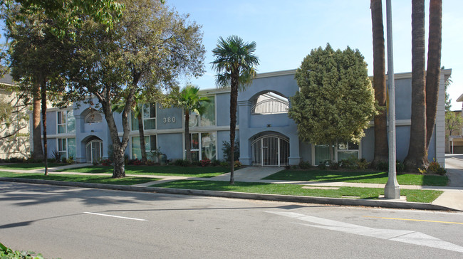 380 S Mentor Ave in Pasadena, CA - Building Photo - Building Photo