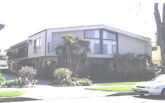 4850 Van Noord Ave in Sherman Oaks, CA - Building Photo