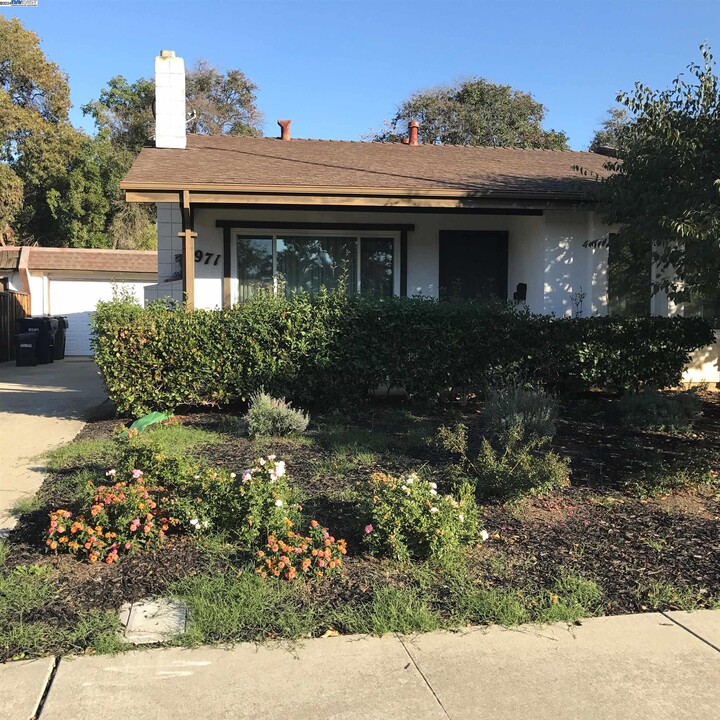 1971 De Vaca Way in Livermore, CA - Building Photo