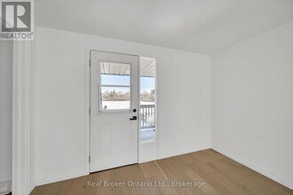 61 Vanier Dr in Guelph, ON - Building Photo - Building Photo