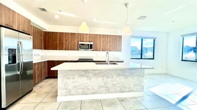 4670 NW 84th Ave, Unit 22 in Doral, FL - Foto de edificio - Building Photo