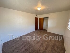 542 S Redwood St in Visalia, CA - Building Photo - Building Photo