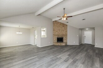 8221 Cloverglen Ln in Fort Worth, TX - Building Photo - Building Photo