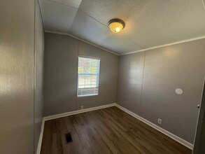 1236 N Oaklane Rd in Springfield, IL - Building Photo - Building Photo