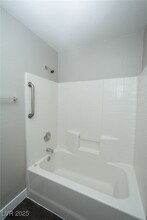 2120 McMurray Dr-Unit -5 in Pahrump, NV - Foto de edificio - Building Photo