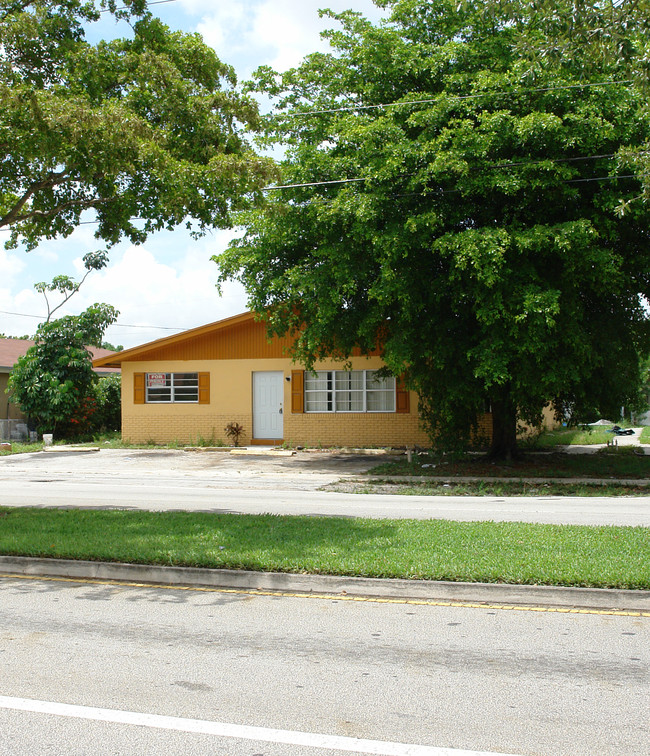 5996 NW 19th St in Fort Lauderdale, FL - Foto de edificio - Building Photo