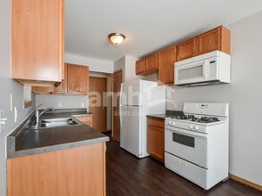 1031 Misty Landing Ct in Malta, IL - Foto de edificio - Building Photo