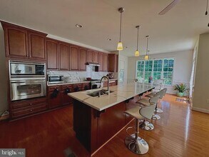 6606 Tucker Ave in McLean, VA - Foto de edificio - Building Photo