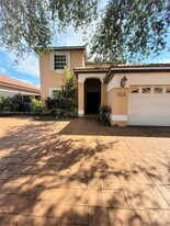 8248 NW 199th Terrace in Hialeah, FL - Building Photo