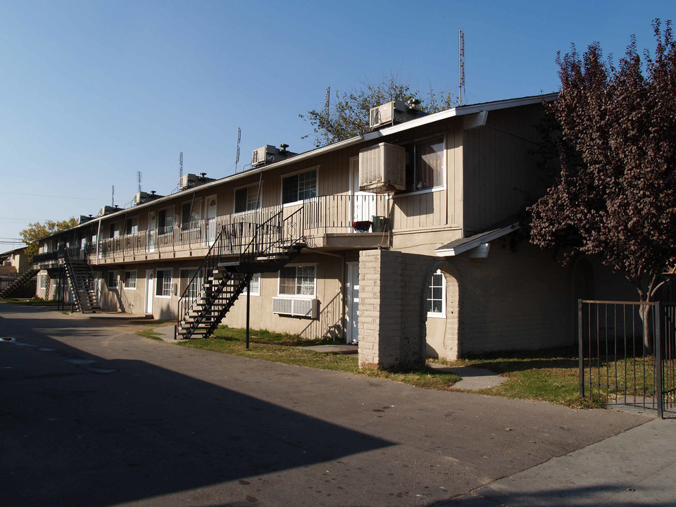 462 N Chestnut Ave in Fresno, CA - Building Photo