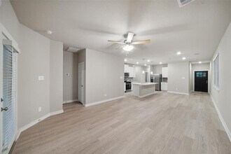 18619 Century Pne Ln in Conroe, TX - Building Photo - Building Photo