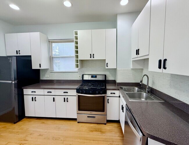 937 N Ashland Ave in Chicago, IL - Building Photo - Building Photo