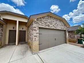9219 Canyon Bnd in Converse, TX - Building Photo - Building Photo