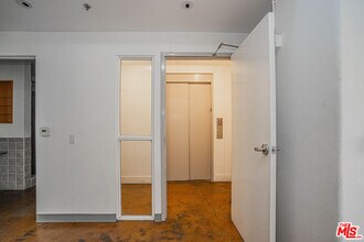 812 S Spring St in Los Angeles, CA - Building Photo - Building Photo