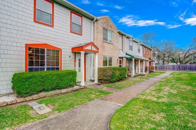 4057 Young St in Pasadena, TX - Foto de edificio - Building Photo