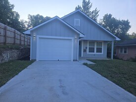 4939 Woodland Ave in Kansas City, MO - Building Photo