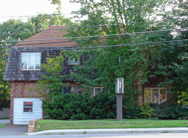 1674 Western Ave in Albany, NY - Building Photo - Building Photo