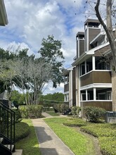 Angleton Manor in Angleton, TX - Foto de edificio - Building Photo