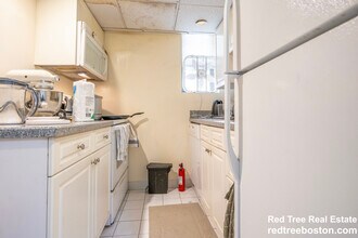 466 Commonwealth Ave, Unit 406 in Boston, MA - Building Photo - Building Photo