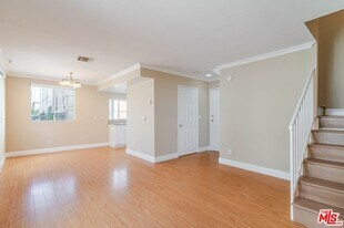 11063 Cumpston St in Los Angeles, CA - Building Photo