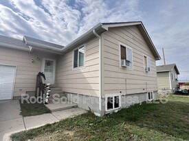 907 Arcadian Dr in Cheyenne, WY - Building Photo