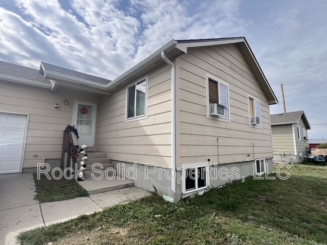 property at 907 Arcadian Dr