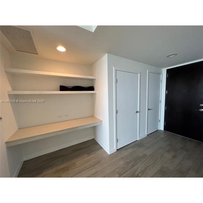 999 SW 1st Ave in Miami, FL - Building Photo - Building Photo