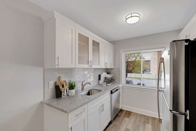 Grove Gardens in Freeport, NY - Building Photo - Building Photo
