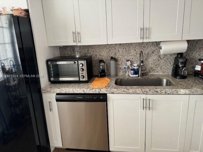 property at 1325 W 4th Ln