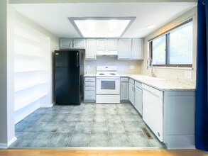 2282 S Oakland Way in Aurora, CO - Building Photo - Building Photo