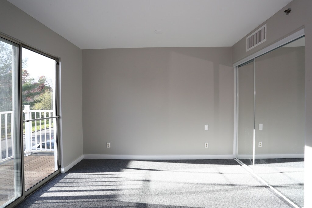 Flats at 390 Meriden, CT Apartments