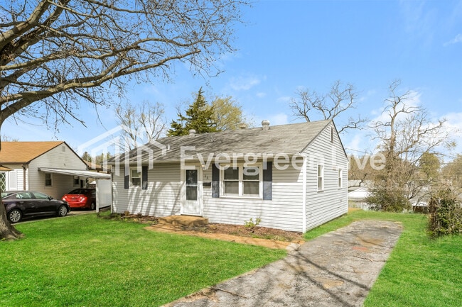 13 St Benedict Ct in Breckenridge Hills, MO - Building Photo - Building Photo