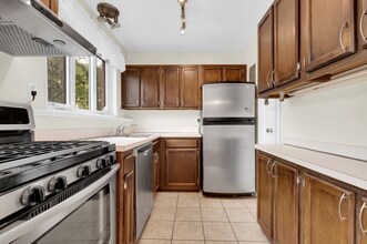 10411 Montrose Ave in Bethesda, MD - Building Photo - Building Photo