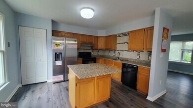 6539 Huntshire Dr in Elkridge, MD - Building Photo - Building Photo