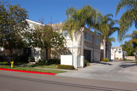 1186-1192 Holly Ave in Imperial Beach, CA - Foto de edificio - Building Photo