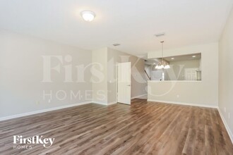 6947 Roundleaf Dr in Jacksonville, FL - Building Photo - Building Photo