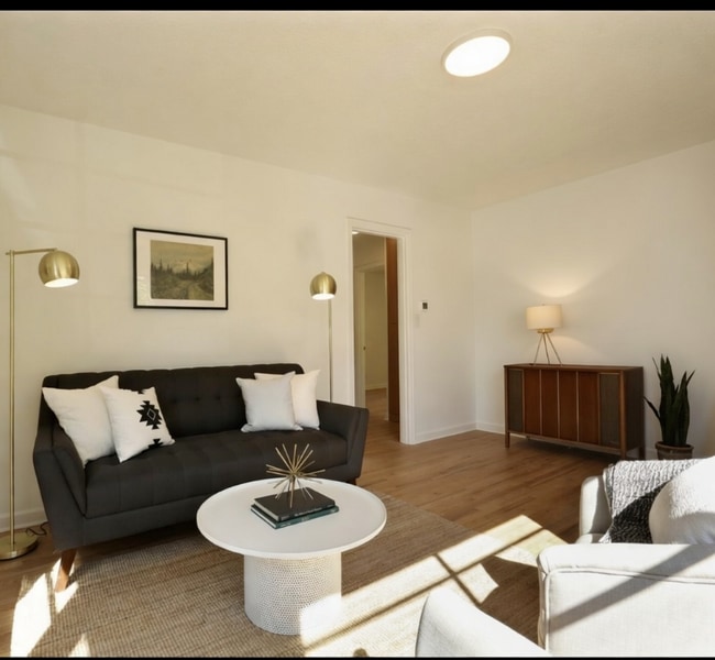 2833 SE 45th Ave in Portland, OR - Foto de edificio - Building Photo