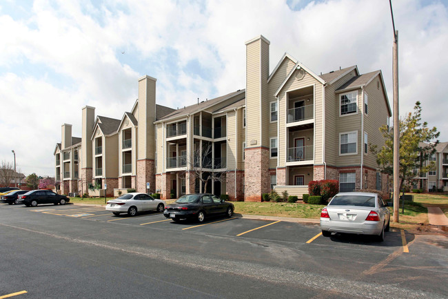 Forest Creek in Oklahoma City, OK - Foto de edificio - Building Photo