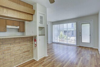 3703 Roseland St in Houston, TX - Foto de edificio - Building Photo