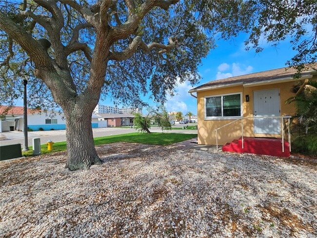 175 174th Terrace E in Redington Shores, FL - Building Photo - Building Photo
