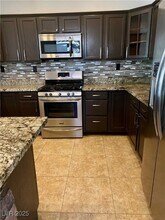 300 Fancrest St in Henderson, NV - Foto de edificio - Building Photo