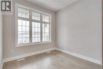 3041 William Cutmore Blvd in Oakville, ON - Building Photo - Building Photo