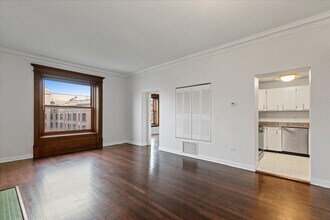 559 W Surf St in Chicago, IL - Building Photo - Building Photo