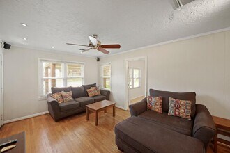 1718 Chippendale Rd in Houston, TX - Building Photo - Building Photo
