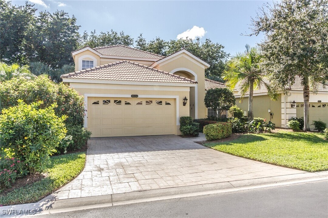 8824 Ventura Way in Naples, FL - Foto de edificio