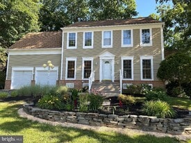 13616 Northbourne Dr in Centreville, VA - Building Photo
