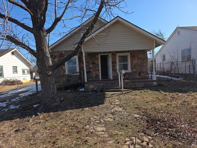 property at 1517 N Park Ave