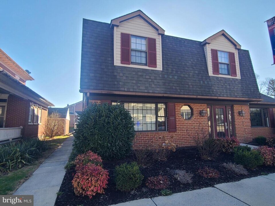 21 S Church St-Unit -APT A in Quarryville, PA - Foto de edificio