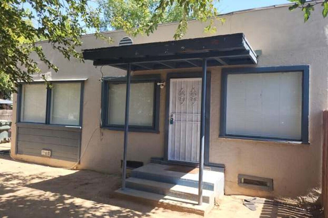 470 W Pinedale Ave-Unit -Back House in Fresno, CA - Building Photo