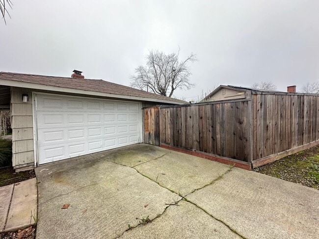 2455 Sandringham Rd in Sacramento, CA - Building Photo - Building Photo